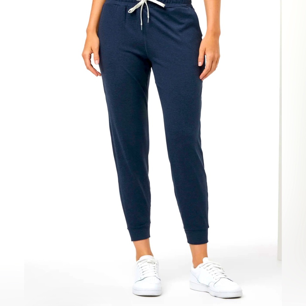 Navy blue Vuori performance joggers Size M
